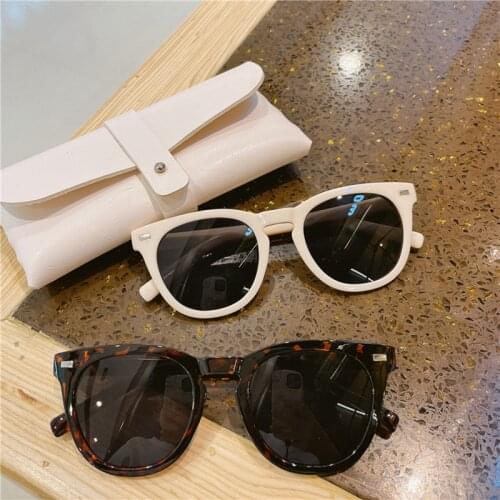 Round Sunglasses trending Women Men Vintage Shades UV400 Rivet Frame Sun glasses New Fashion Brand Small Rivet Glasses Decorativ