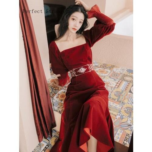 2019 Winter New Arrival Princess Style Retro Sqaure Collar Flower Embroidery Woman Long Velvet Dress Red