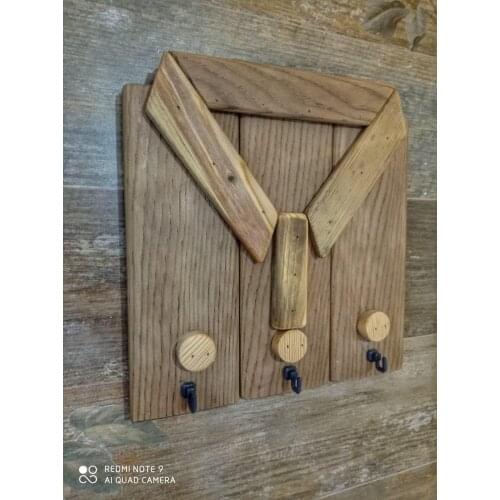 Wooden key chain with a shirt pattern