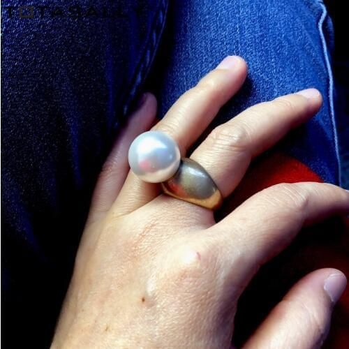 TOTASALLY Hot goth Designed Women Finger Ring Big imitation Pearl/Top Rings Rhinestone Ladies Ring Jewelry anillos de mujeres