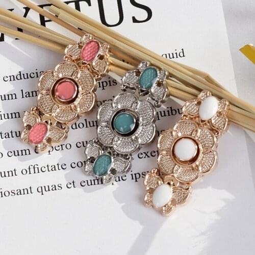 Metal Disc Buckle Hanfu Cheongsam Stand-up Collar Cloud Shoulder Flower-shaped Button and Button Retro Ming Button