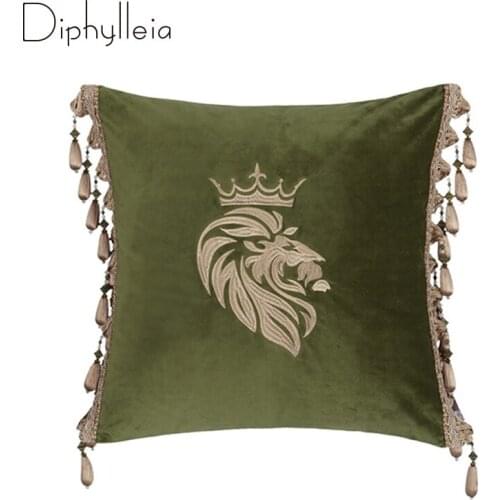 Diphylleia European Luxury Velvet Cushion Cover Crown Lion Embroidery Olive Green Living Room Sofa Chair Pillow Case With Tassel