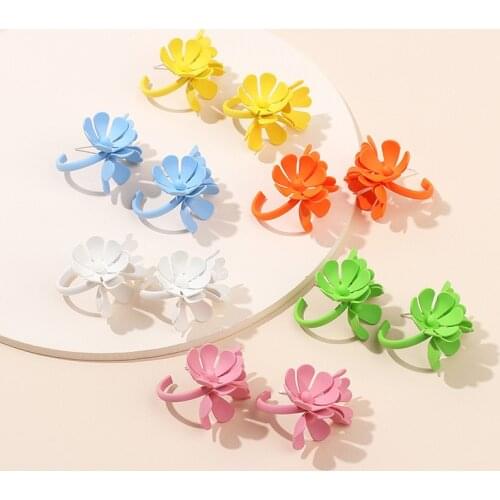Fashion C Shape Enamel Flower Earrings for Women Girl Iron Alloy Open Circle Flowers Hoop Earrings Statement Holiday Jewelry