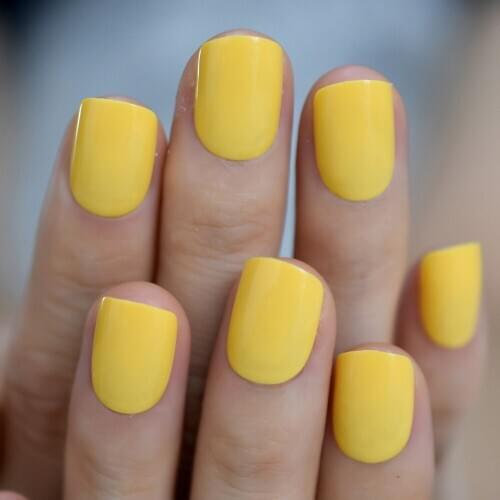Short Yellow Round Fake Simple Nails Smooth Surface For Daily Wear Full Cover Nail Tips 24 pcs With Adhesive Taps