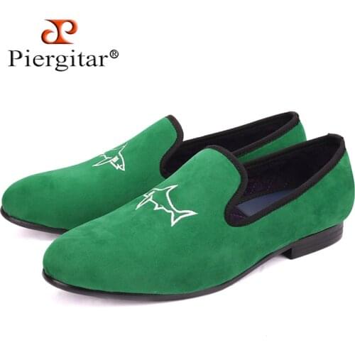 Piergitar 2016 new arrival Handcrafted men grass green velvet shoes with simplified shark embroidery Party and Prom men loafers