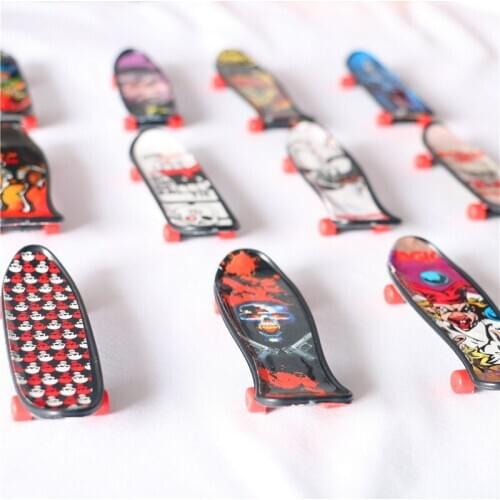 1 Set Wooden Fingerboard Skateboard Children Deck Sport Game Gift Finger Toy For Kids Fit 1:12 Doll(Send One Randomly)