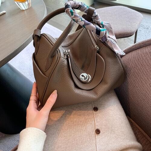 Full grain leather soft totes bag Metal lock Genuine leather shoulder bags Grained cow leather boxy-shaped satchel Bags