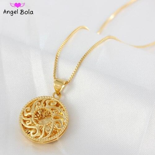 Fashion New Round Hollow Womens Gold Charm Pendant Necklace High Quality Cute Unisex Pendant Necklace Valentines Day Gift