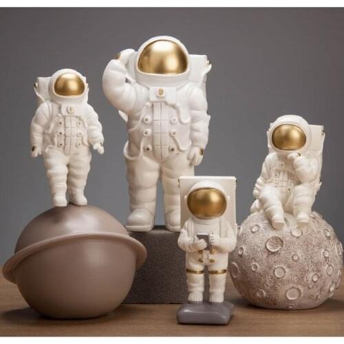 Abstract Astronaut Figure Gift Decorative Home Office Character Figurines Cosmonaut Hero Sculpture Creative Statues Phone Holder