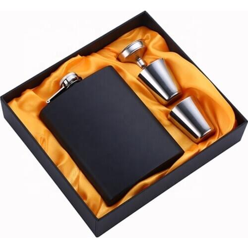 Matte black hip flask set engraved on the hip flask 8oz stainless steel liquor flagon with screw down cap with 2 mugs and funnel