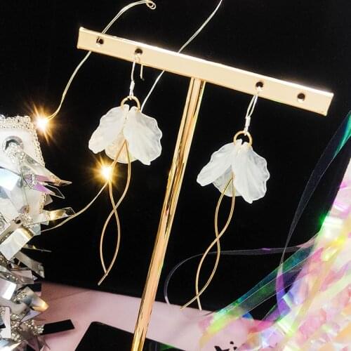 2019 Hot selling Acrylic transparent petals pearl circle earrings tassel long earrings For Woman charm Jewelry