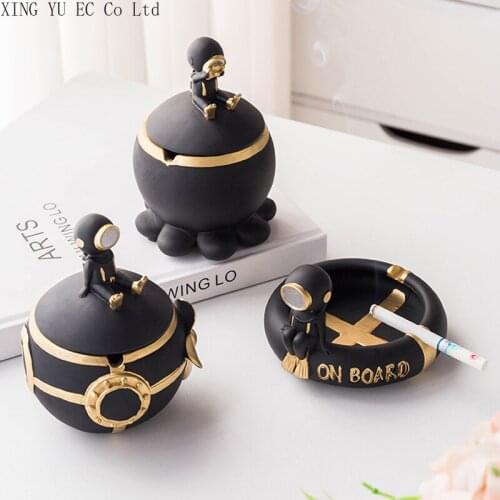 Nordic Luxury Ashtray Cute Girl Home Living Room Creative Ashtray with Lid Anti Fly Ash Storage Home Decoration Accessories