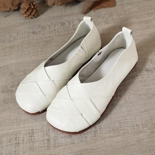 Fashion Womens Shoes 2021 New Arrival Female Genuine Leather Soft Sole Leather Flats Summer Big Size 35-42 Ladies Casual Shoes