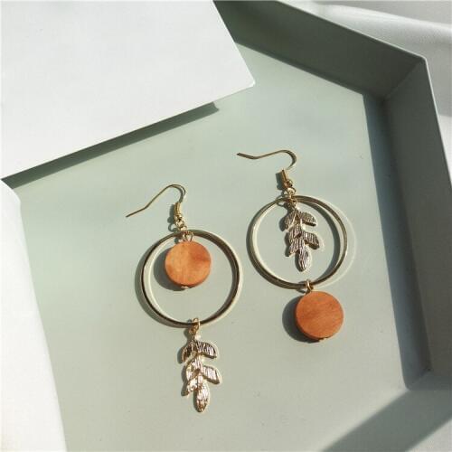 Korean Earrings Fashion Gold Color Leaf Asymmetry Geometric Earrings Wood Round Pendant Dangle Earrings for Women Party Jewelry