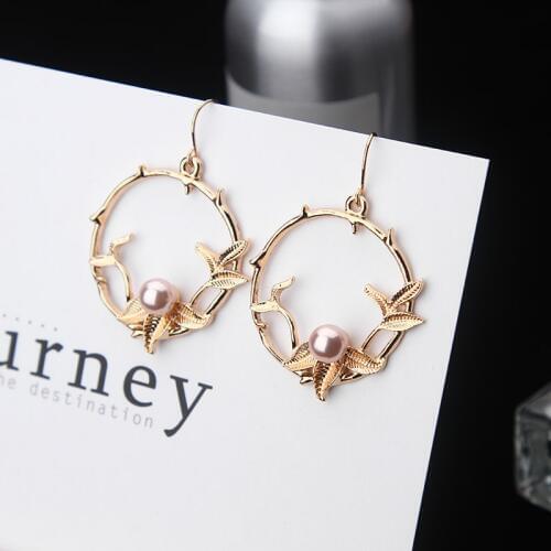 Freshwater Pearl Simple Creative Twig Flower Earrings for Women Korean Jewelry Leaf Plant Hook Earrings Oorbellen Wholesale