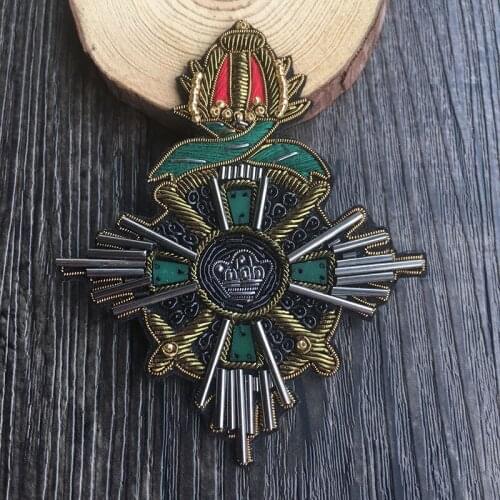 French fashion design classic crown bead stitching beads of Indian silk hand-embroidered cloth shoes and clothing posted