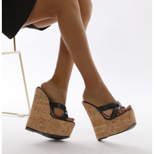 Female Wedge Shoes Lady Outdoor shoes Bench Slippers Fashion Flip-flops Summer Women Slipper Buckle Decoration Beach Sandals