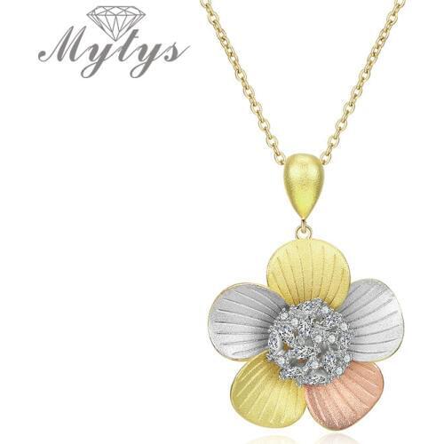 Mytys Machine Matt Three Tone Gold Flower Pendant Necklace for Women Romantic Art Photos Shooting Jewelry Accessory CN465