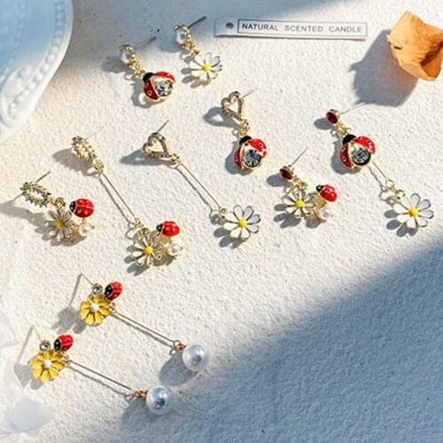 Cute Enamel Flower Insect Drop Earrings Lovely Ladybug Daisy Asymmetric Women Dangle Earring Jewelry Accessories Korean Eardrop