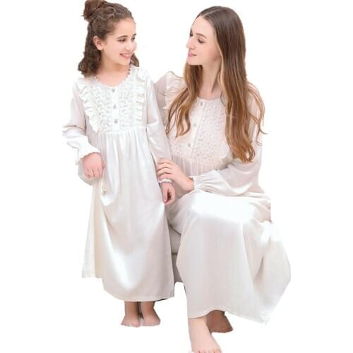2020 White Cotton Family Matching Clothes Autumn Winter Lace Childrens Nightgown Long Sleeve Kids Sleepwear Girls Pajamas