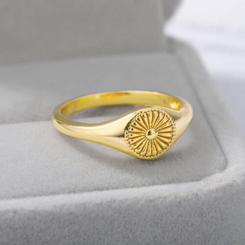 2020 Hot Stainless Steel Daisy Rings On Fingers Spring Korea New Design Small Daisy Cute Ring For Women Girls Party Jewelry Gift