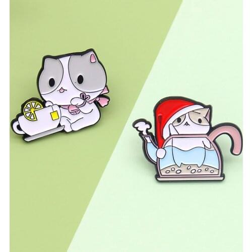 The cat in hot green tea Enamel Brooch The cat drinking lemon tea Lapel Pin Cartoon animal kitten Creative Badge gifts fou kids