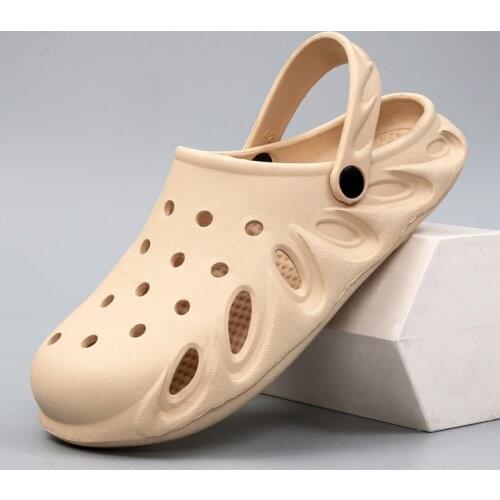 Summer New Couple Hole Shoes Lightweight Non-slip Women Slippers Outdoor Casual Walking Shoes Indoor Bath Non-slip Mens Sandals