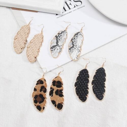 Vegan Leather Snakeskin Leaf Earrings for Women 2021 Fashion Leopard Feather Dangle Earrings Statement Earrings Wholesale