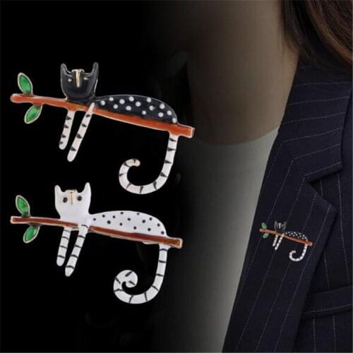ADOLPH Cate Lazy Cat Sitting On The Tree Enamel Brooches For Women And Men Bouquet Pin 2021 New Fashion Jewelry Good Quality