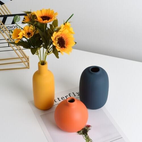 Newest European Nordic Small Vase Decoration Modern Grind Ceramic Vases Tabletop Ceramic Arts Vase Creative desktop decoration