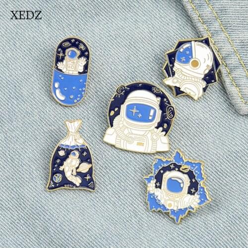 XEDZ Cartoon Blue Astronaut Capsule Goldfish Bag Enamel Brooch Fashion Chrildrens Aerospace Dream Planet Badge Jewelry Gift