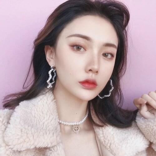 Vintage Girl Palace Hollow Love Cross Pendant Elegant Noble Pearl Necklace Short Collar Clavicle Chain Beading