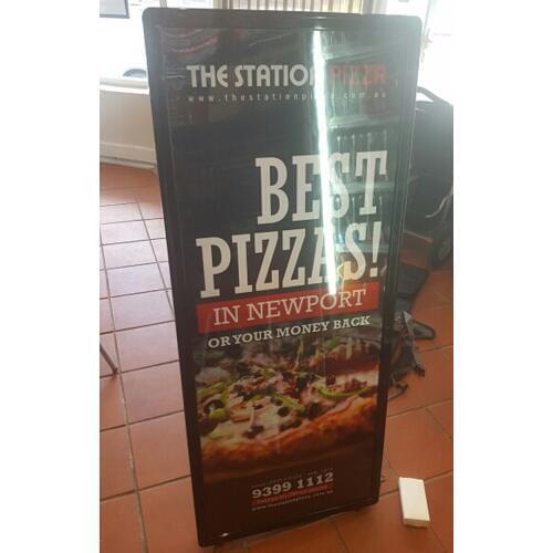 Street Mobile LED Walking Billboards Double Sided LED Backpack Light Box for Real Estate/Restaurant / Fast Food Store Propaganda