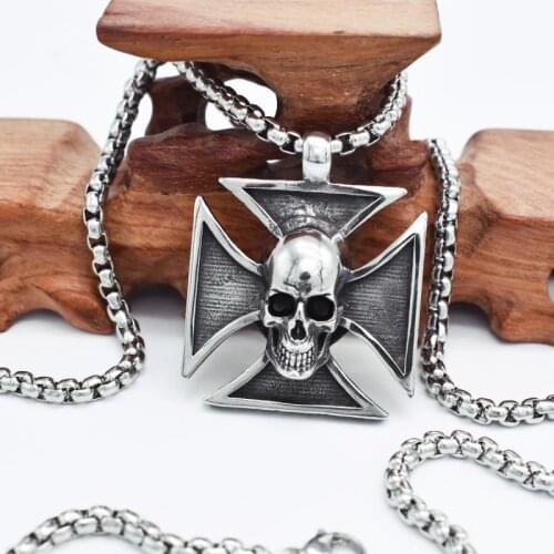 Mens Necklace Cross Demon Pendant Red Eye Skull Double-Sided Pendant Domineering Mens Necklace Jewelry Gift