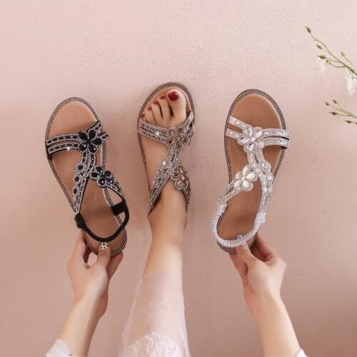 2021 Women Flat Shoes Summer Luxury Designer Rhinestone Sandals Diamond Elegant Glitter Beach Sandals Black Silver Gold Sandals