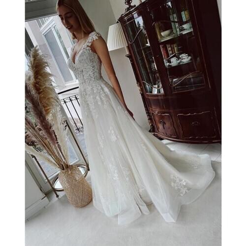 Ivory Lace Tulle V-Neck A-Line Wedding Dresses Chapel Train Floor-Length Sleeveless Bridal Gowns Custom Made