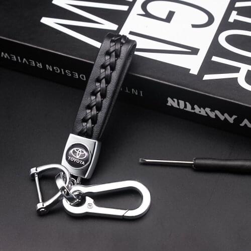 Car Keychain Car Logo 3D Metal Leather Key Ring Auto Pendant car styling for Toyota Prius Avensis Rav4 Auris Yaris Verso Land Cr