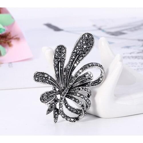 Rhinestone Black Flower Brooches for Women Vintage Antique Brooch Pin Elegant Exquisite Broches New Year Gift