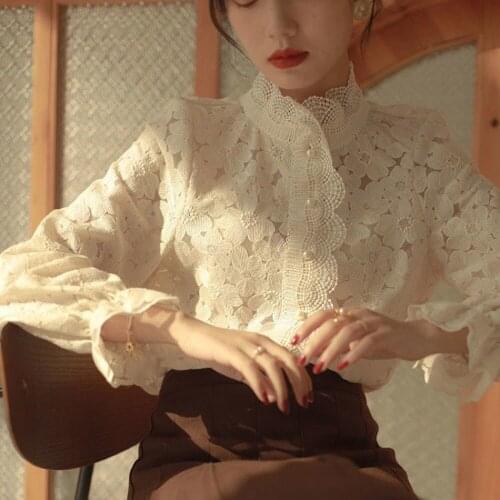 French Style Retro Lace Pearl Button Flowers Shirt Women 2021new Stand-up Collar Trumpet Sleeve Temperament Blouse Shirt Women