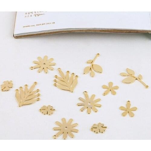 4pcs korean Vintage Copper plated daisy sun flower Earrings for Women leaf cat flake Pendant DIY drop earrings necklace material