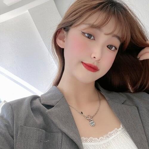 2021 New Simple Letter Necklace Womens Hip Hop Retro Geometric Round Pendant Neck Chain Fashion Net Red Clavicle Chain 0519