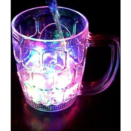 20pcs 550ml LED Beer Mug Plastic Large Capacity LED Flashing Beer Cup Fancy Light Glass Color Changing Bar Decoration ZA6088