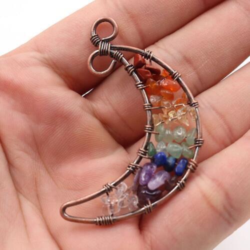 YJXP Crescent Moon-Shaped Pendant 7 Chakra Natural Crystal Gravel Chips Stones Wire Wrapped Women Men Reiki Jewelry Making 1 Pcs