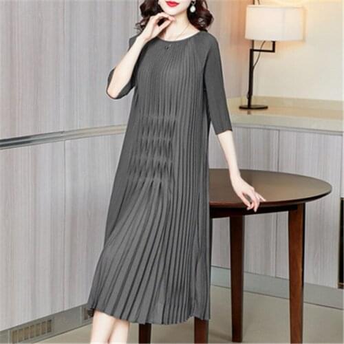2021 new womens summer summer Miyake pleated dress French style large size covering belly and thin temperament long dress dress