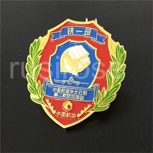 Heavy punch out of the aviation metal brooch custom, OEM fist shape badge, 3D gold metal medals