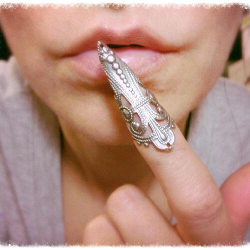 New Fashion Punk Finger Rings Talon Nail Rings Masquerade Props False Claw Paw Talon Finger Ring for women LQ0041