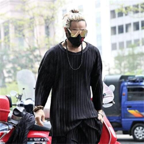 Mens Korean summer new solid color corrugated loose fashion long sleeve T-shirt European and American fashion city crew neck
