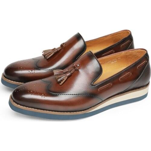 2021 Autumn Handmade Men Formal Shoes Luxury Genuine Leather Brogues Shoes Round Toe Tassel Slip on Black Dress Wedding Shoe