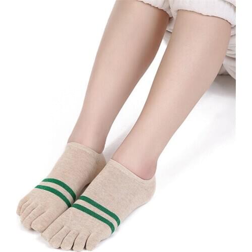 Kawaii Five Finger Socks Mori Girl Style Harajuku Cartoon Candy Colors Striped Split Toe Socks Popsocket New Year Socks 2021