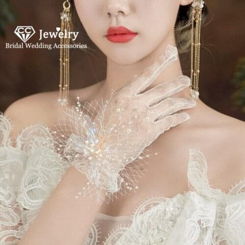 CC Short Gloves Wedding Accessory for Women Engagement Jewelry Bridal Dress Flower Shape Princess Finger Gants High Quality QS93